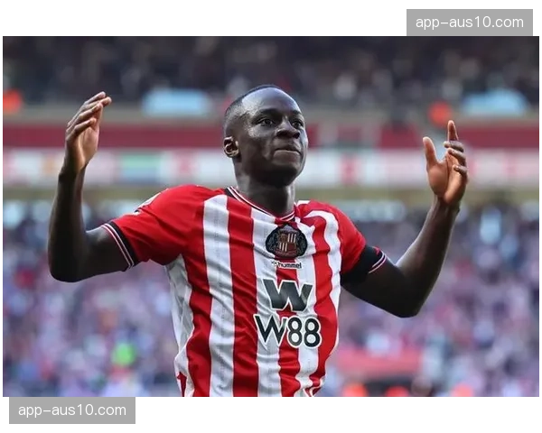 桑德兰主力中卫伤停影响有限 年轻防线协同保护应对纽卡冲击