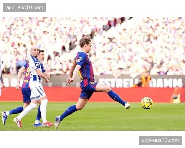 巴萨马克贝尔纳尔继续担任首发后腰 德容缺席影响控球